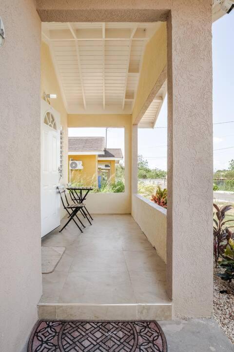 Вилла Bellarose At Colbeck ,Gated With Pool, Stylishly Modern Old Harbour Экстерьер фото