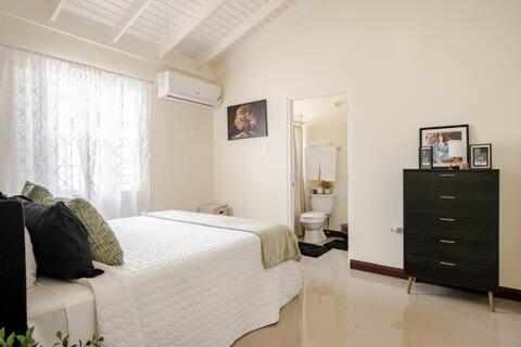 Вилла Bellarose At Colbeck ,Gated With Pool, Stylishly Modern Old Harbour Экстерьер фото